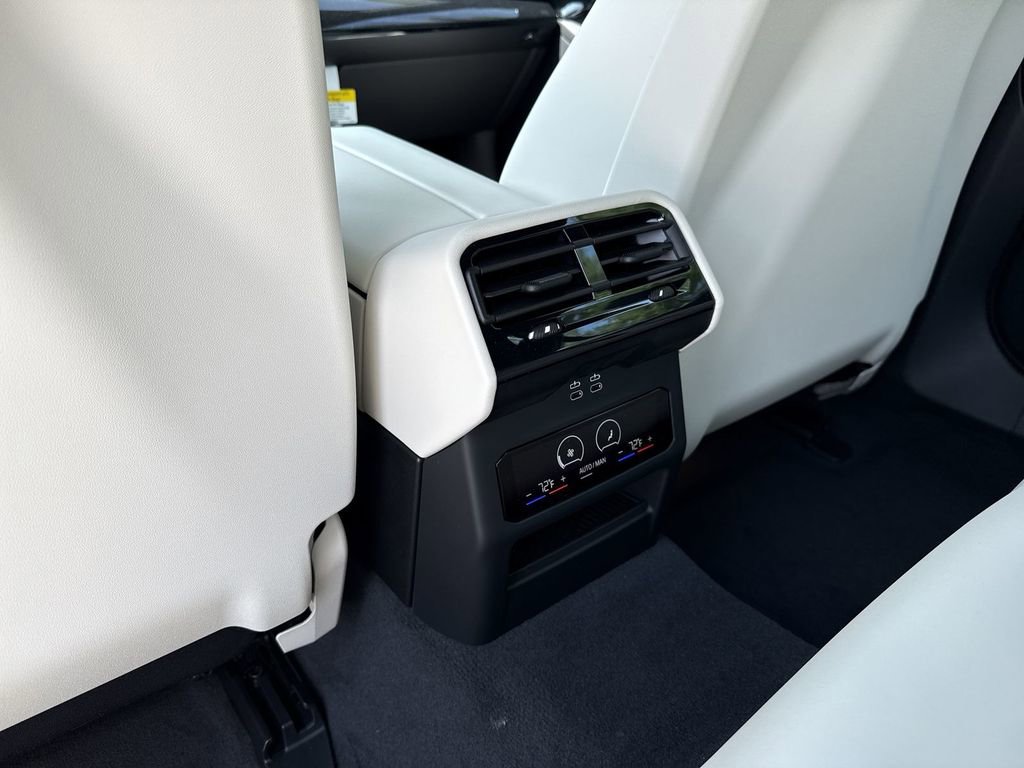 Used 2026 BMW 530i xDrive w/ Premium Package image 27