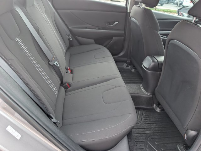 Used 2023 Hyundai Elantra SEL w/ Convenience Package FWD image 11
