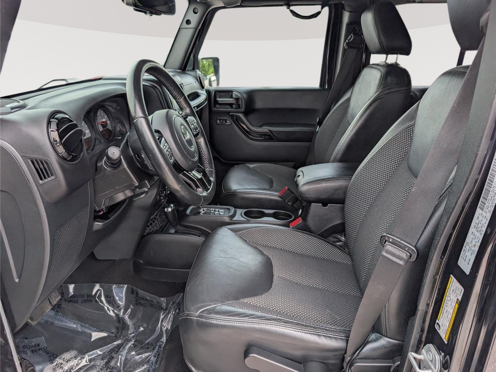 Used 2016 Jeep Wrangler Unlimited Sahara AWD/4WD image 15