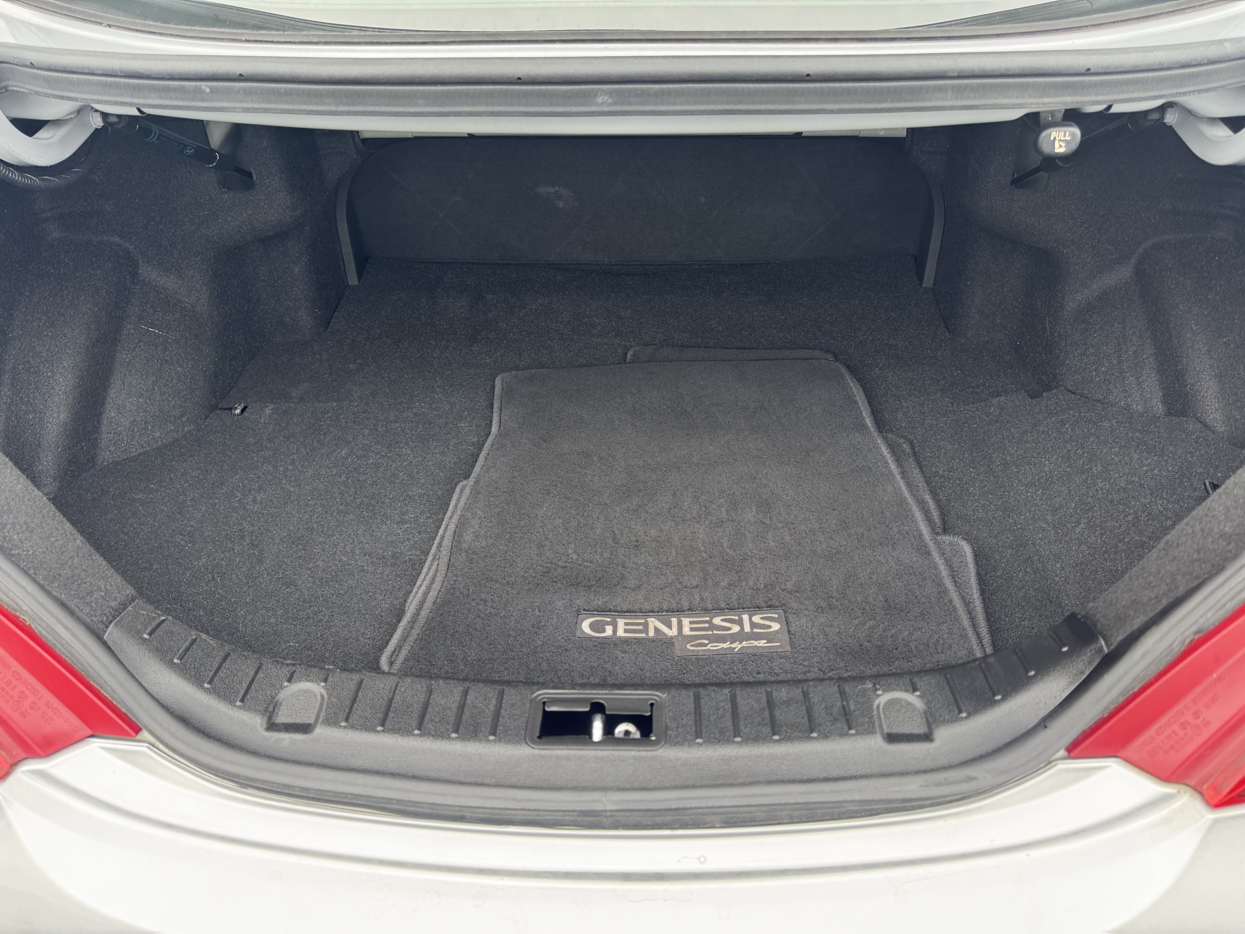 Used 2016 Hyundai Genesis Coupe 3.8 RWD image 13