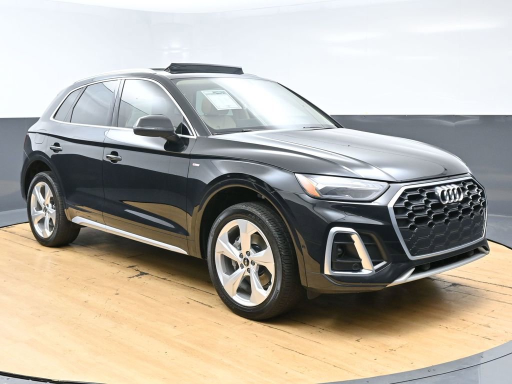 Used 2023 Audi Q5 2.0T Prestige w/ Prestige Package image 3