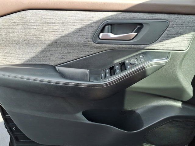 Used 2022 Nissan Rogue SV AWD/4WD image 22