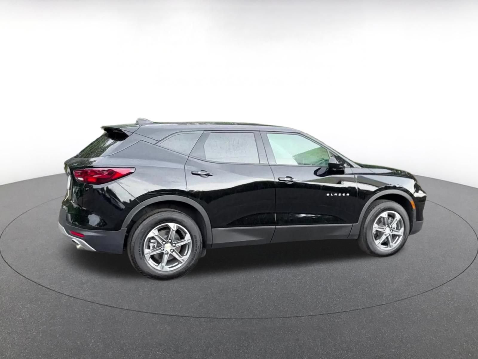 Used 2025 Chevrolet Blazer LT FWD image 15