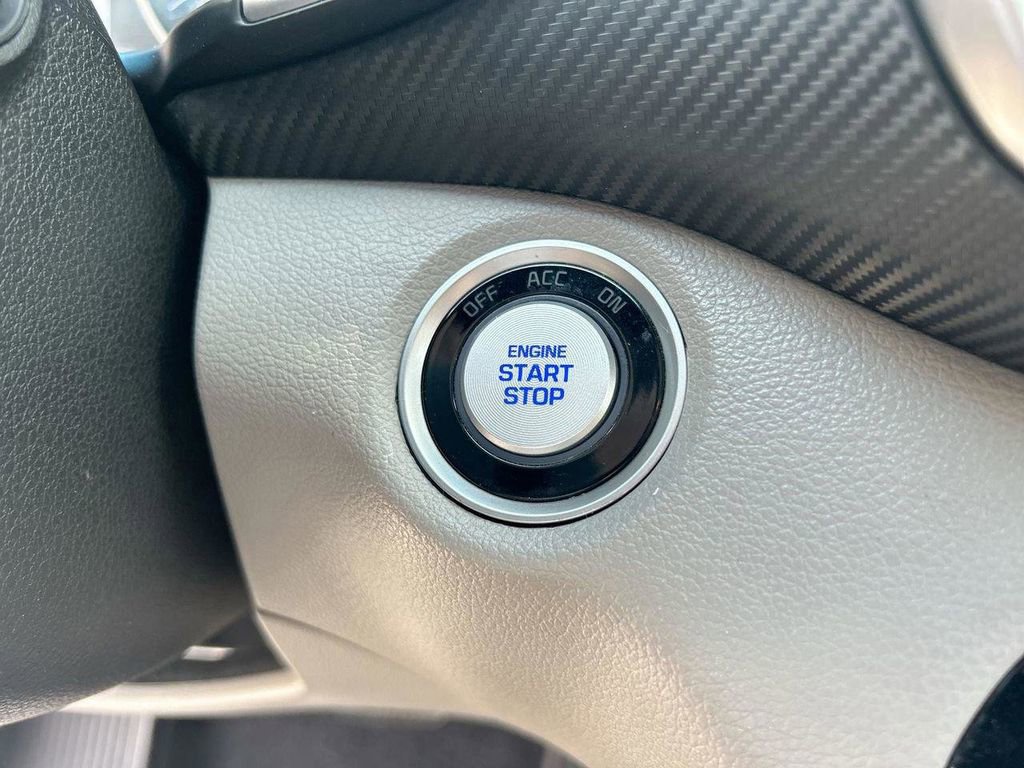 Used 2019 Hyundai Santa Fe SE FWD image 28