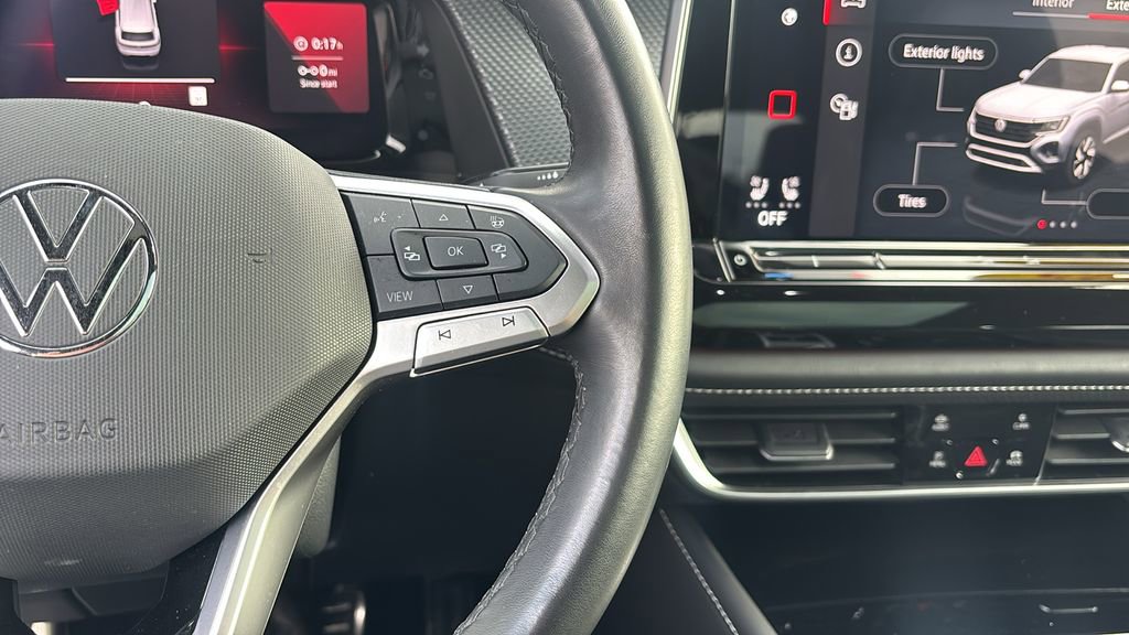 Used 2025 Volkswagen Atlas Cross Sport SEL Premium R-Line image 18