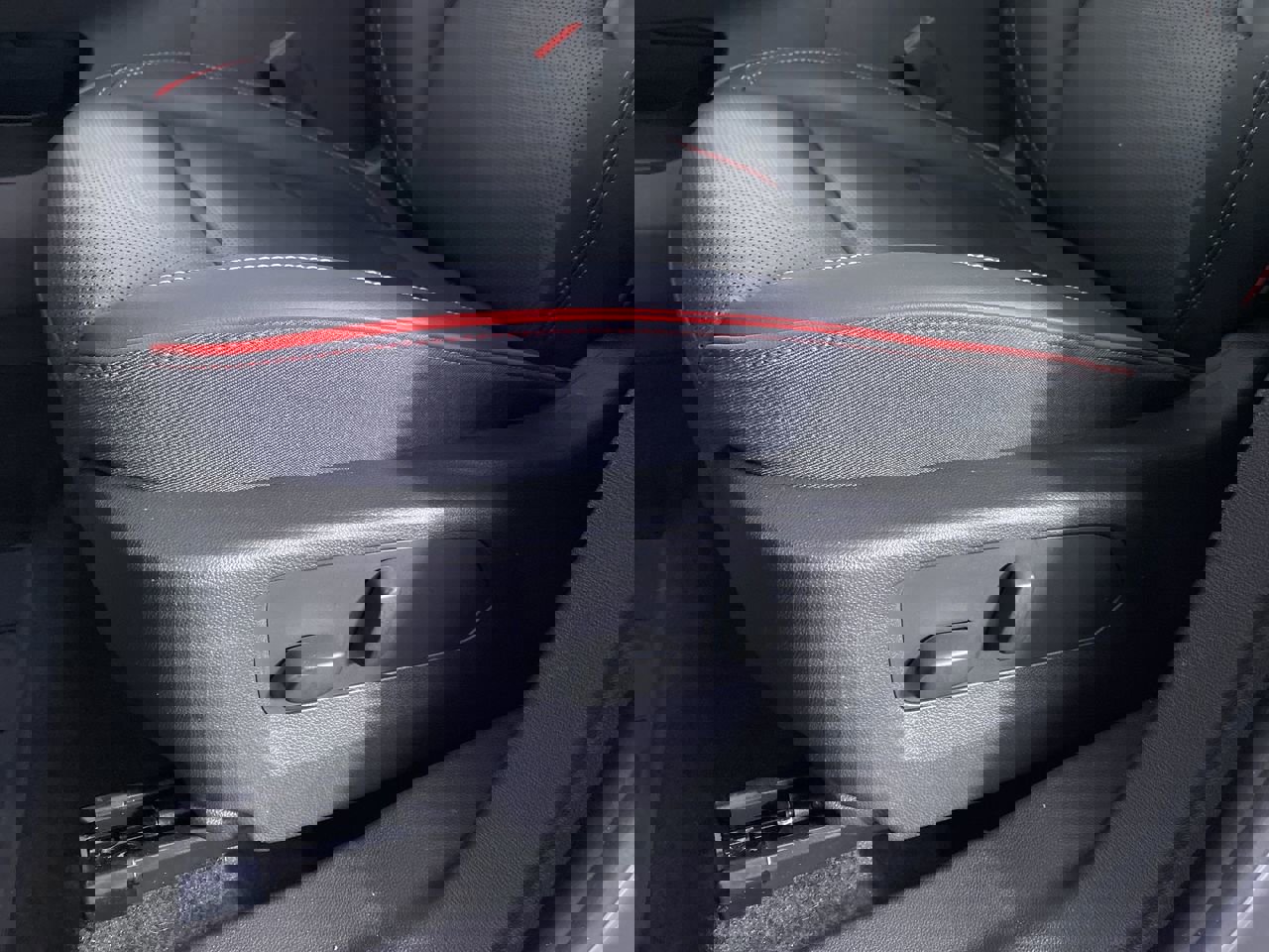 Certified 2023 Buick Envision Essence w/ Sport Touring Package image 9