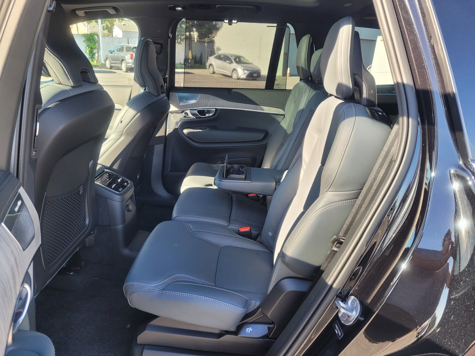 Used 2024 Volvo XC90 T8 Ultimate image 11