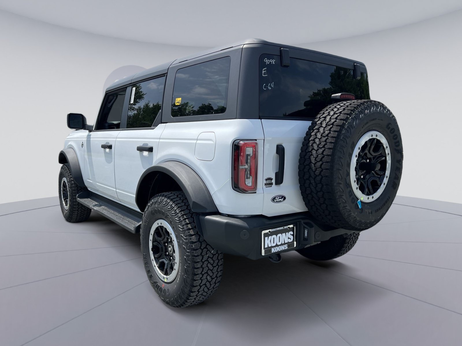 New 2026 Ford Bronco Outer Banks w/ Sasquatch Package AWD/4WD image 4