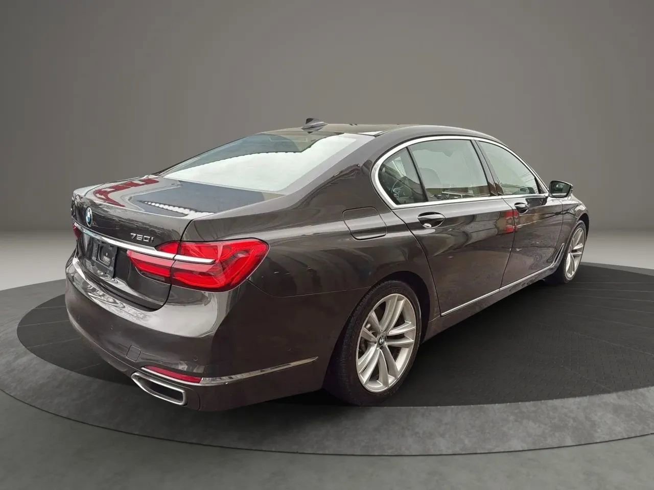 Used 2016 BMW 750i xDrive AWD/4WD image 9