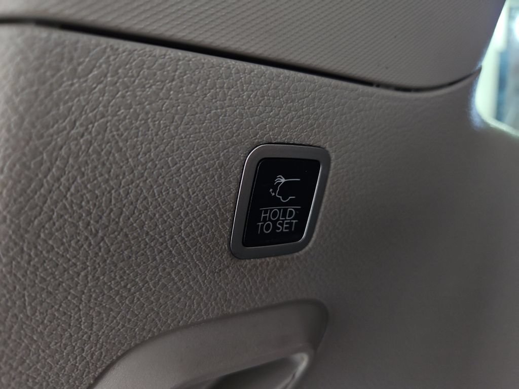 Used 2022 Jeep Wagoneer Series II RWD image 31