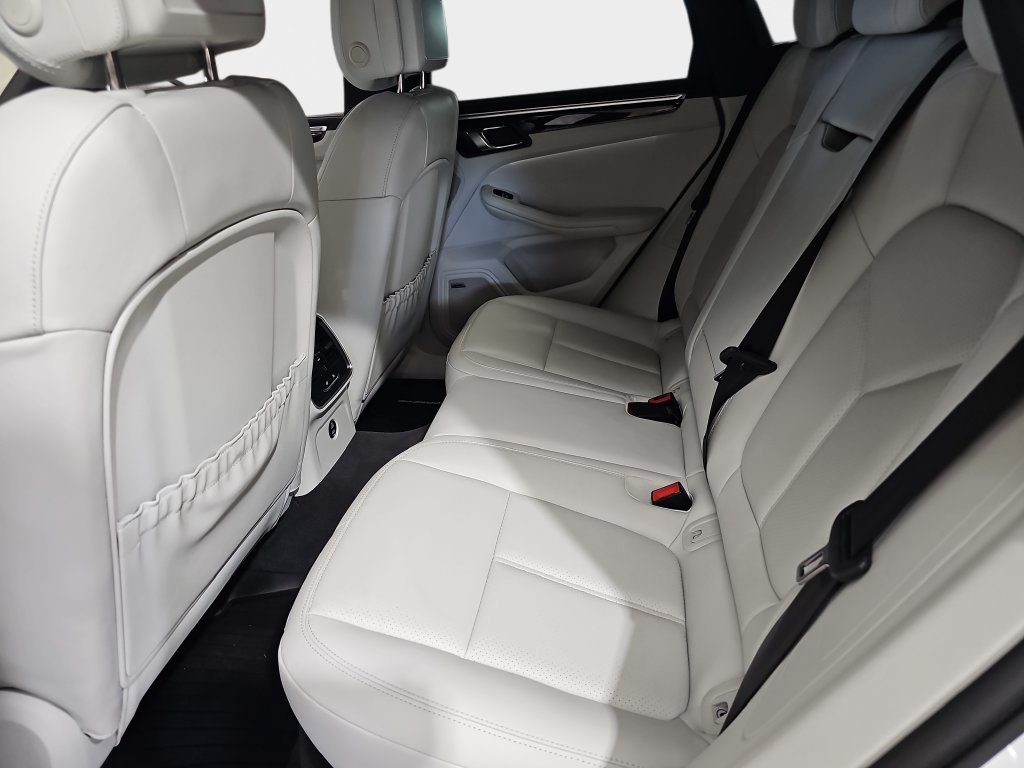 Used 2024 Porsche Macan Turbo AWD/4WD image 14