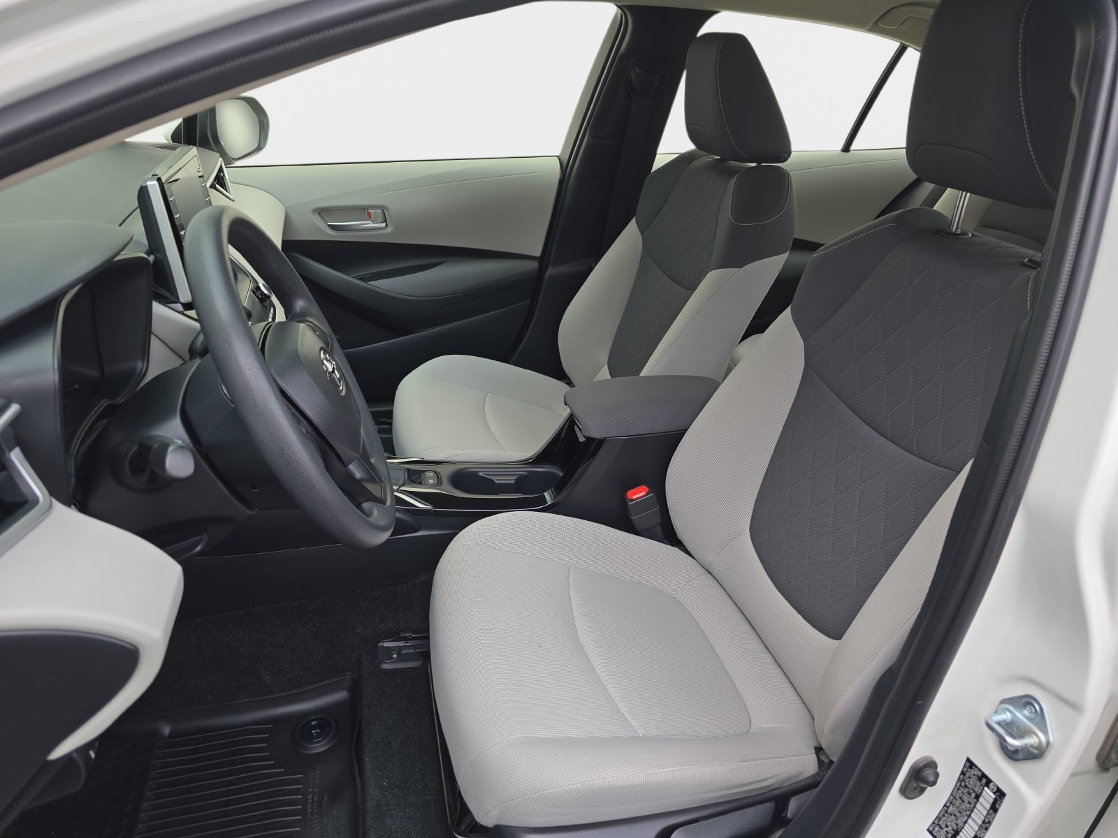 Used 2021 Toyota Corolla LE FWD image 17