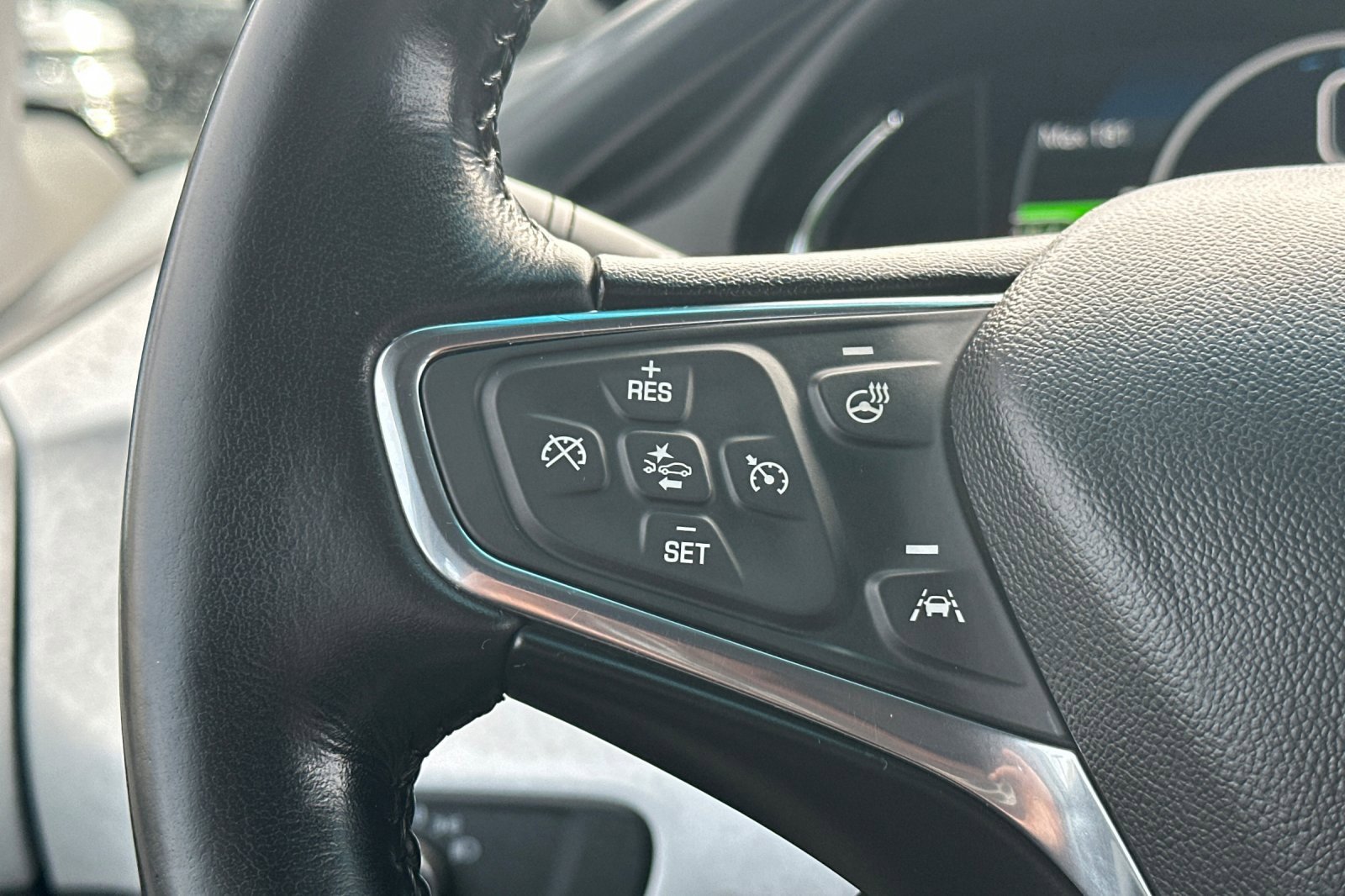 Used 2019 Chevrolet Bolt Premier w/ Infotainment Package image 37