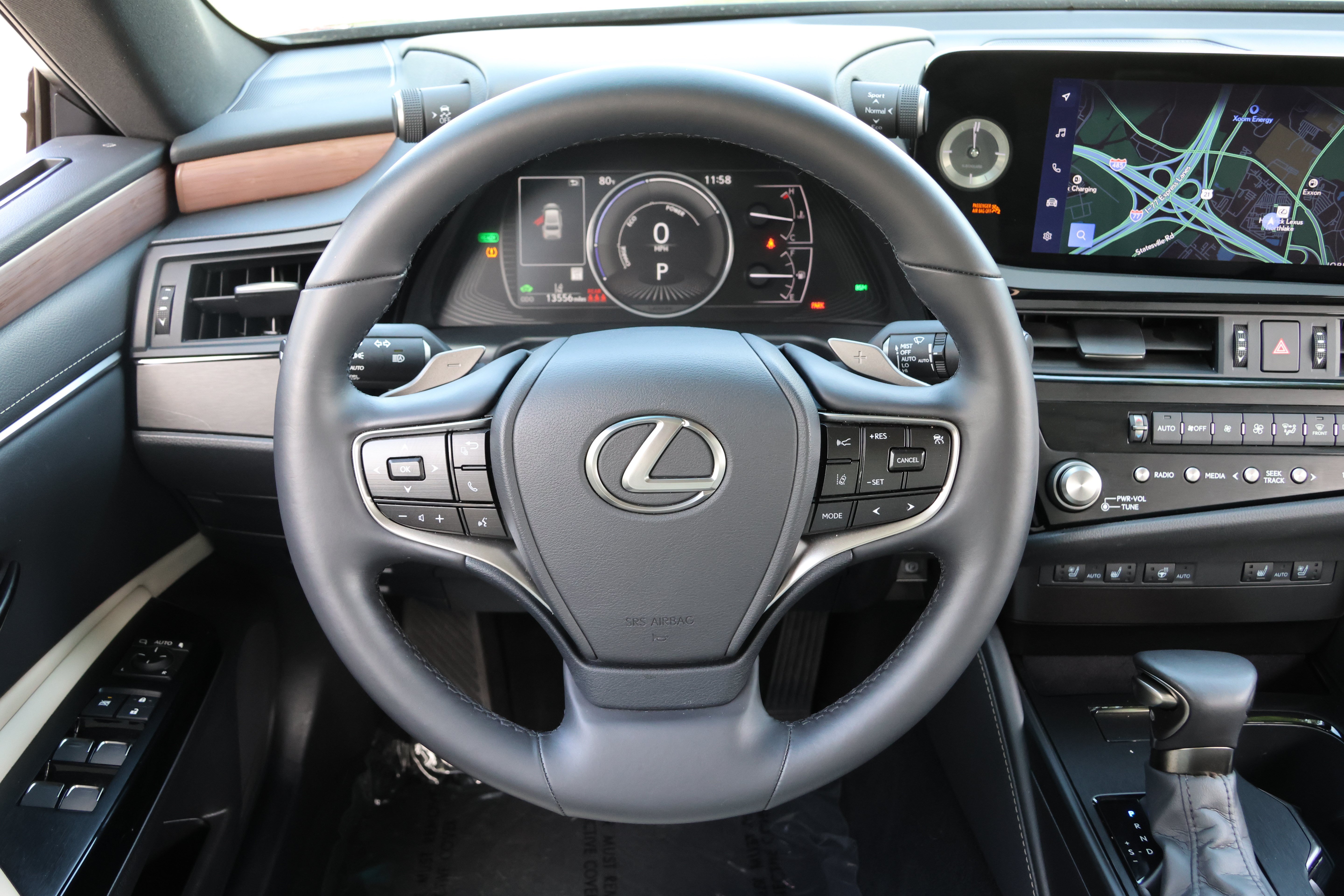 Used 2025 Lexus ES 300h w/ Premium Package FWD image 16