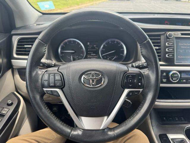 Certified 2019 Toyota Highlander XLE AWD/4WD image 25