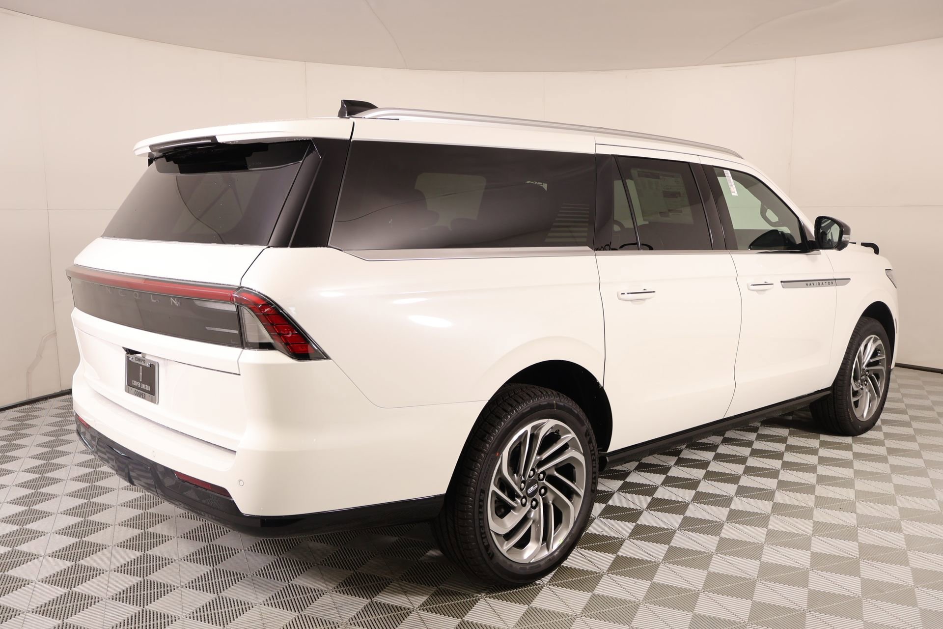 New 2026 Lincoln Navigator L Reserve AWD/4WD image 22