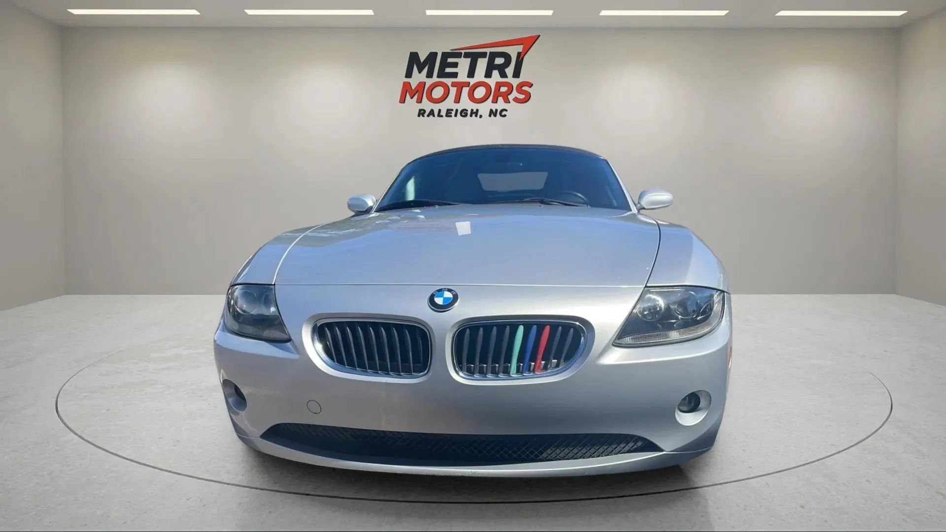 Used 2005 BMW Z4 2.5i image 10