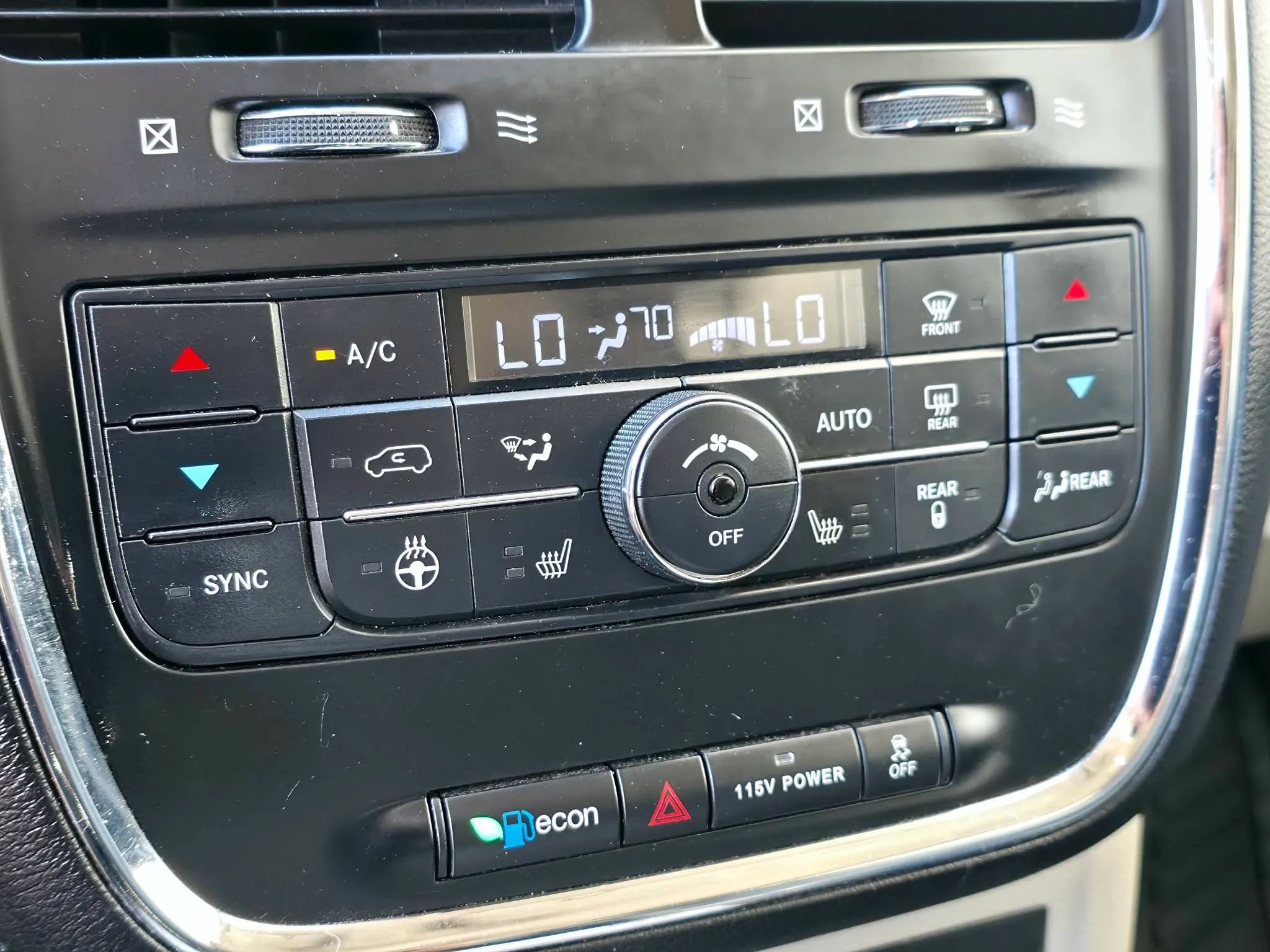 Used 2014 Chrysler Town & Country Touring-L w/ Driver Convenience Group FWD image 25