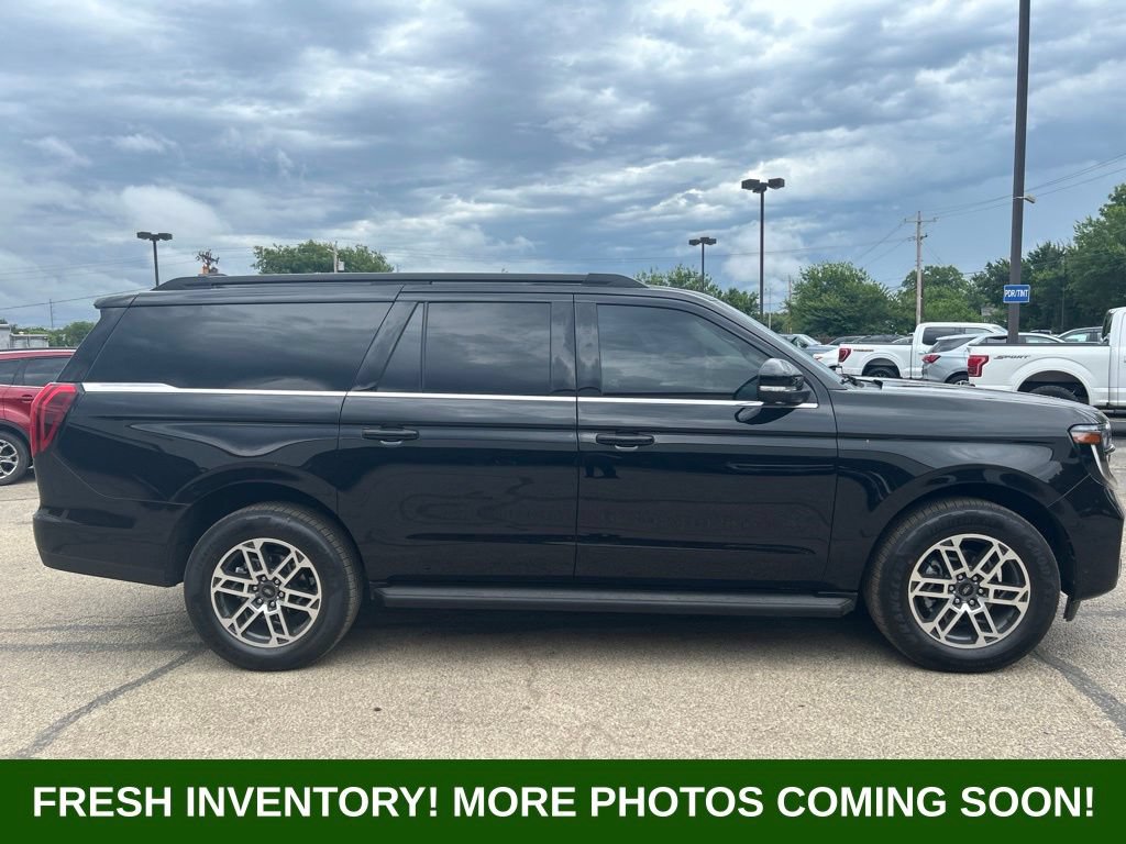 Used 2025 Ford Expedition Max Active RWD image 2