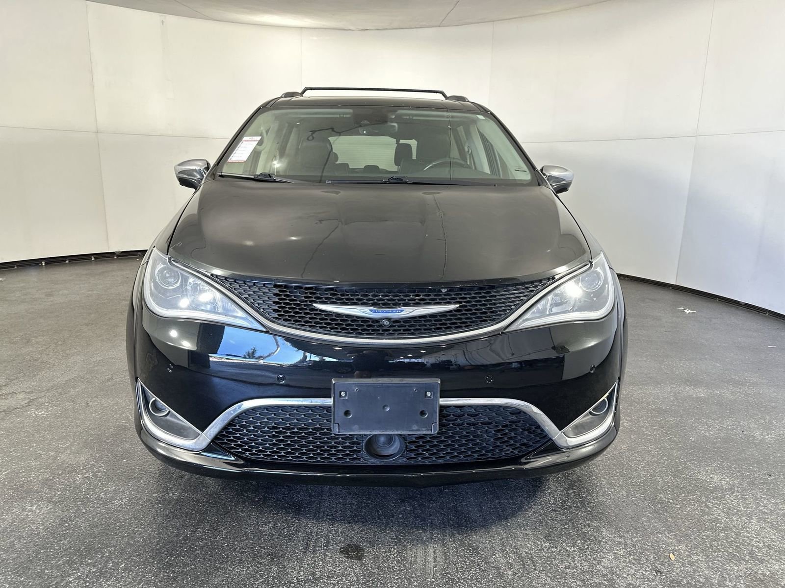 Used 2018 Chrysler Pacifica Limited image 5