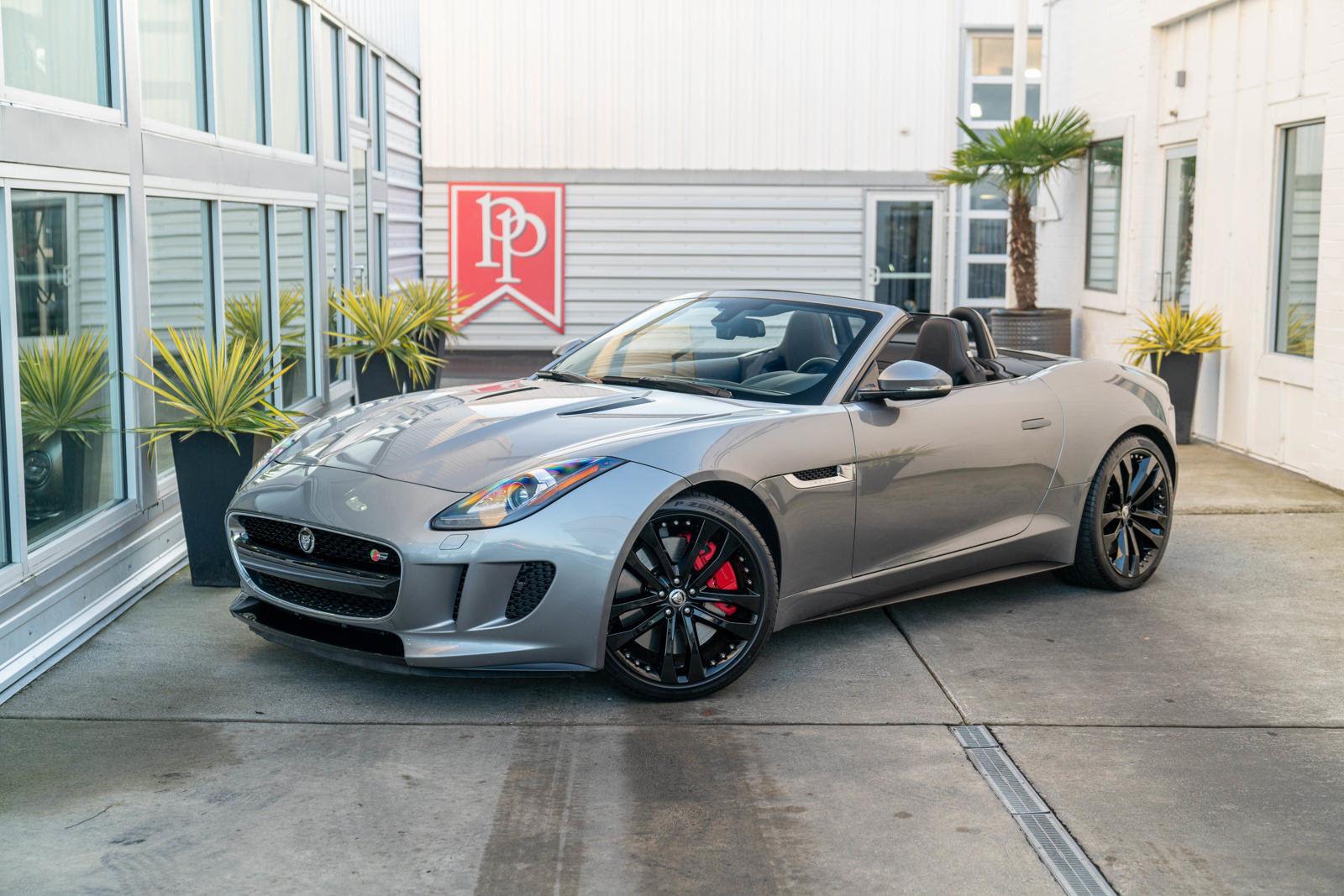 Used 2014 Jaguar F-TYPE S RWD image 2