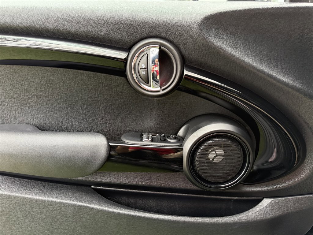 Used 2019 MINI Cooper S w/ Premium Package image 22