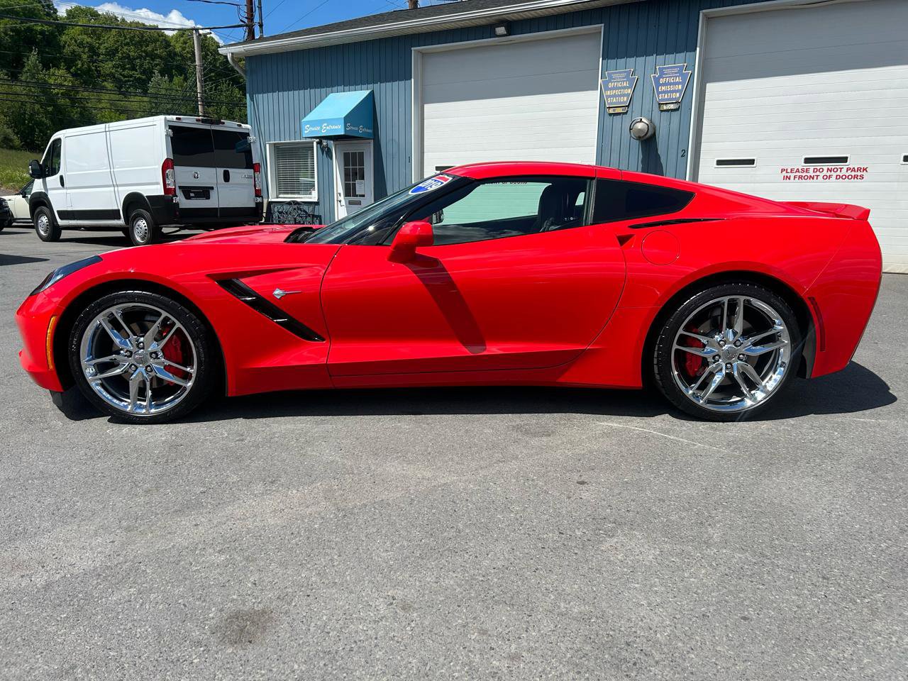 Used 2019 Chevrolet Corvette Stingray Coupe w/ 1LT RWD image 2