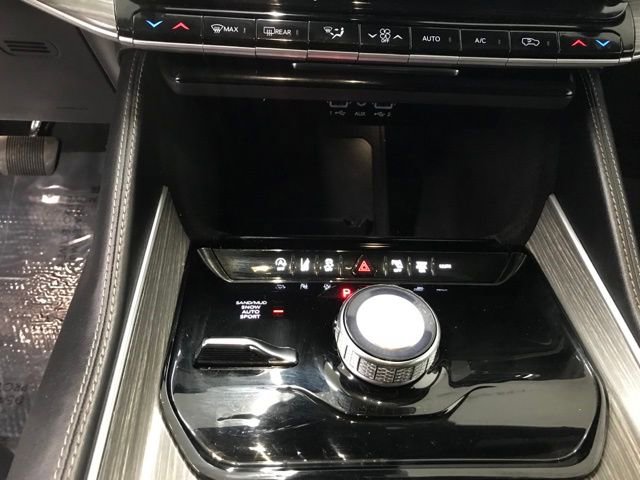 Used 2024 Jeep Wagoneer L Series II w/ Flexible Seating Group image 14