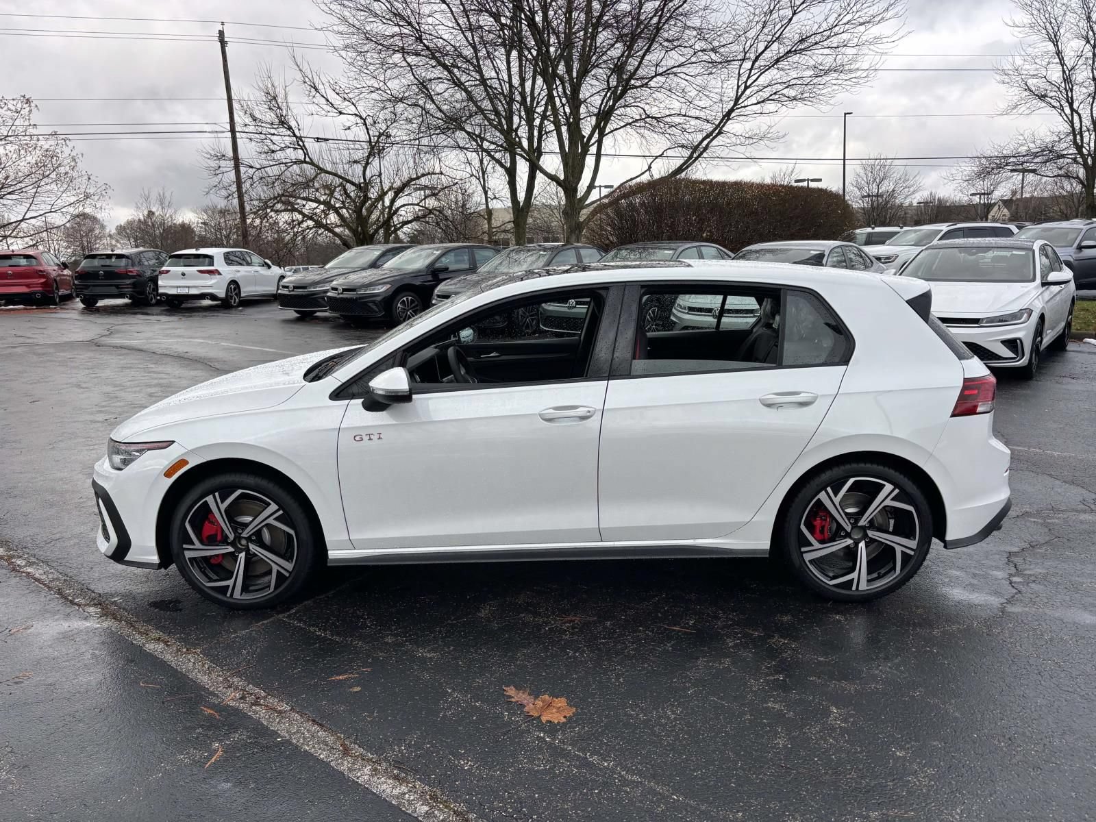 New 2026 Volkswagen GTI SE FWD image 4