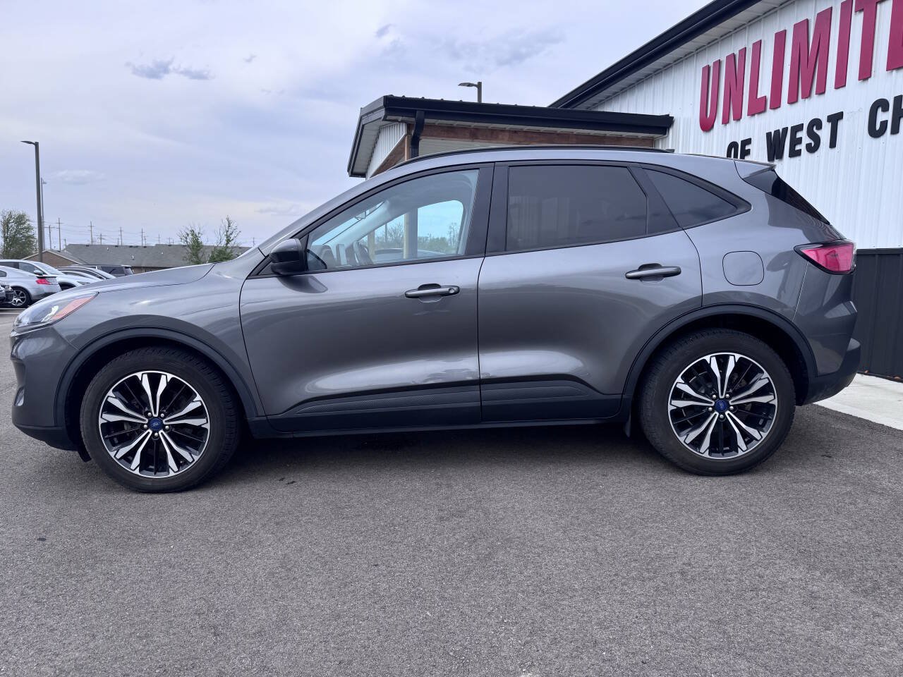Used 2022 Ford Escape SE w/ SE Sport Appearance Package AWD/4WD image 9