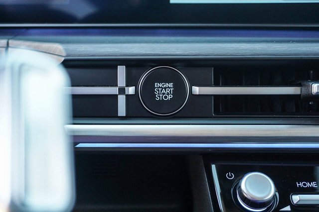 Used 2025 Hyundai Santa Fe Limited image 30