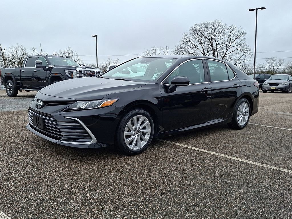 Used 2021 Toyota Camry LE FWD image 6