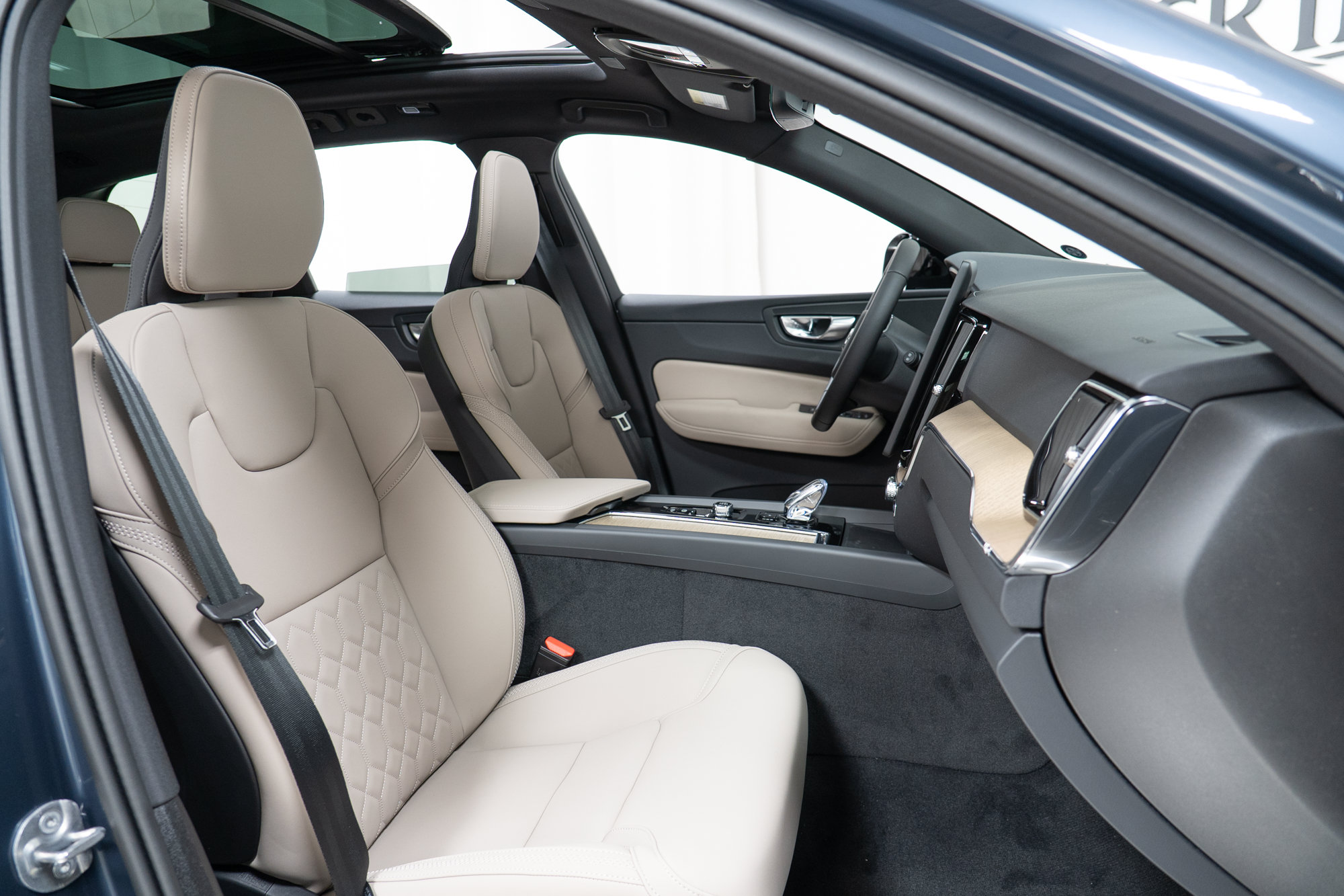New 2027 Volvo XC60 B5 Core AWD/4WD image 22