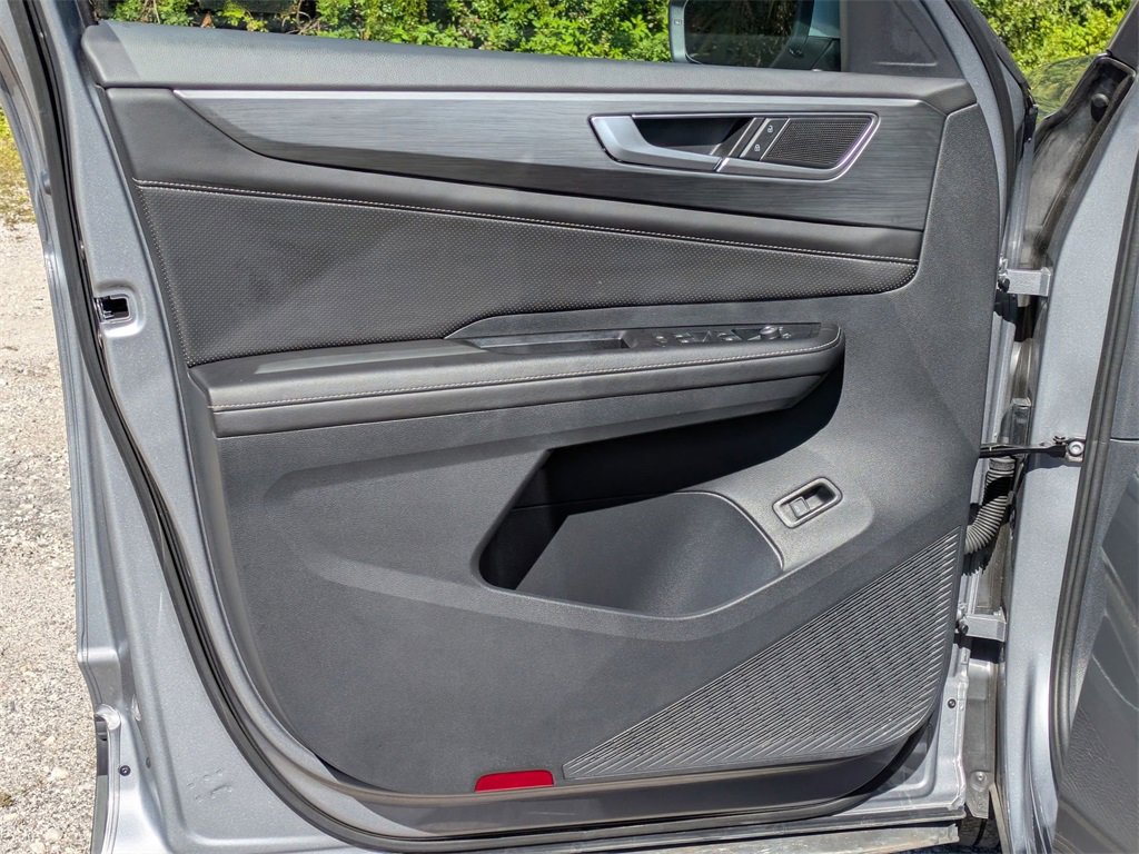 Used 2025 Volkswagen Atlas Cross Sport SE image 11