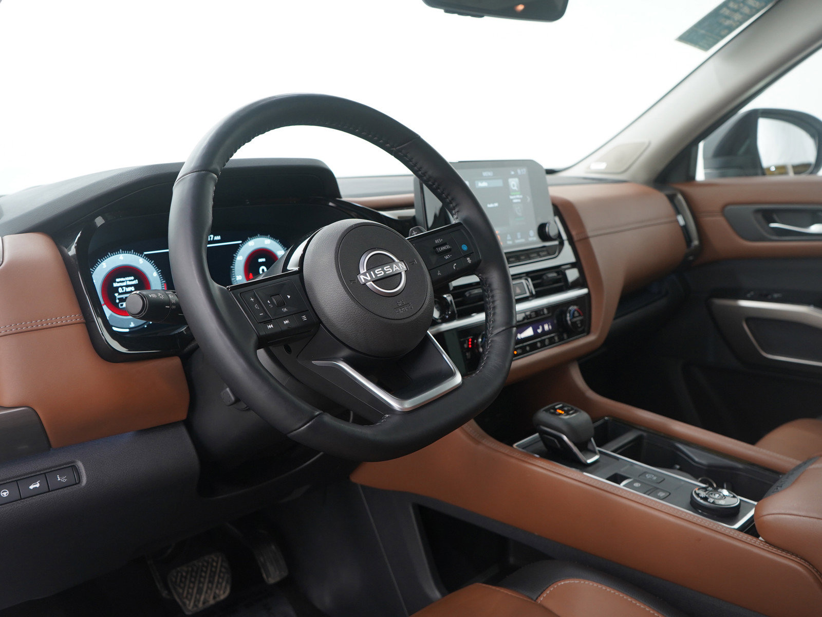 Used 2025 Nissan Pathfinder Platinum w/ Cargo Package image 29