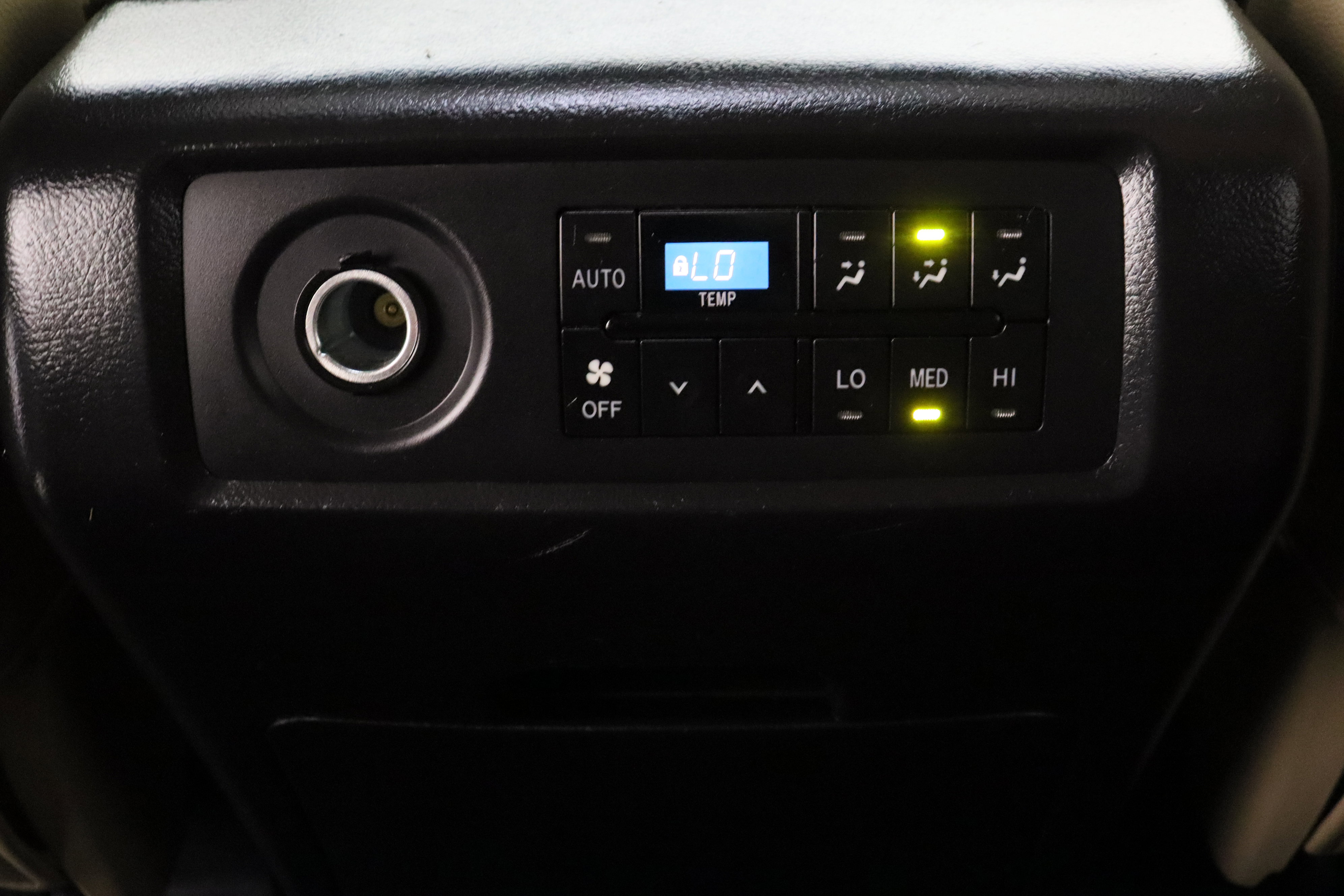 Used 2014 Toyota Sequoia Limited RWD image 31
