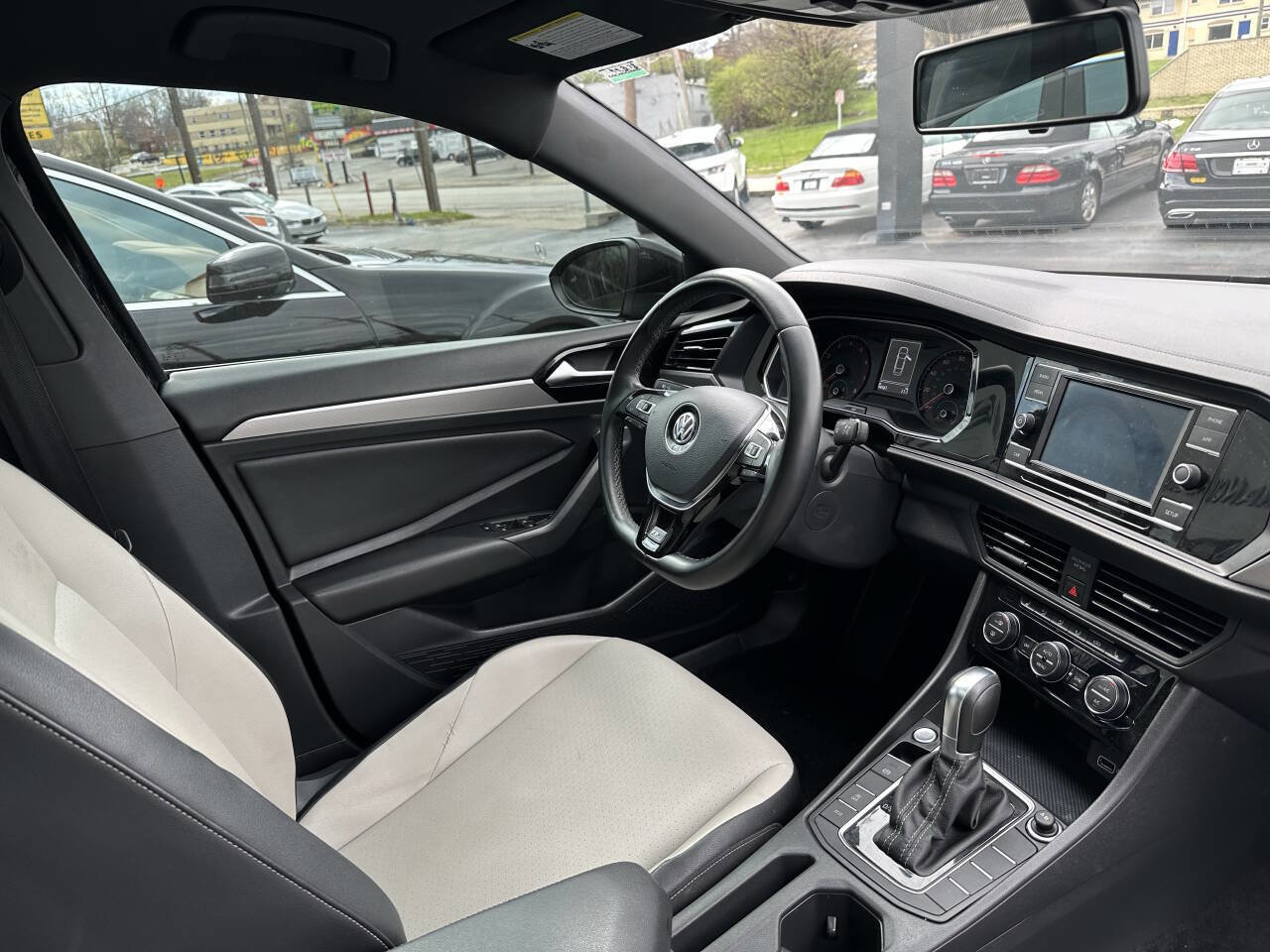 Used 2019 Volkswagen Jetta R-Line image 8