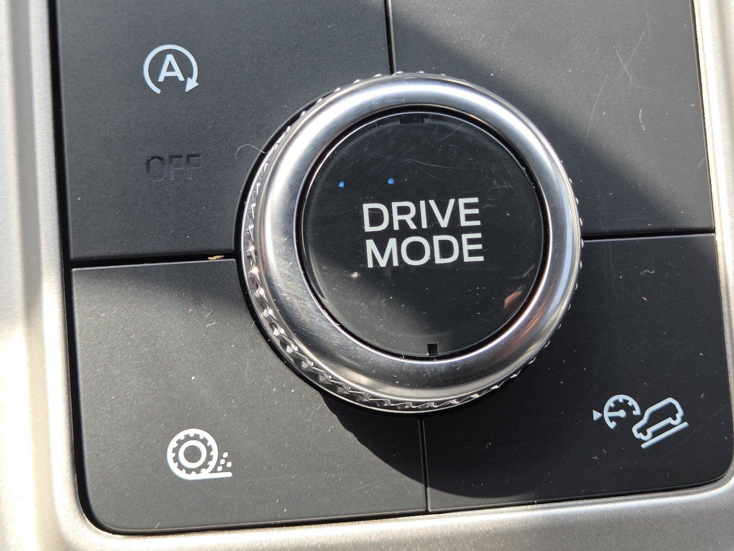 Used 2024 Ford Explorer XLT w/ Equipment Group 202A AWD/4WD image 29