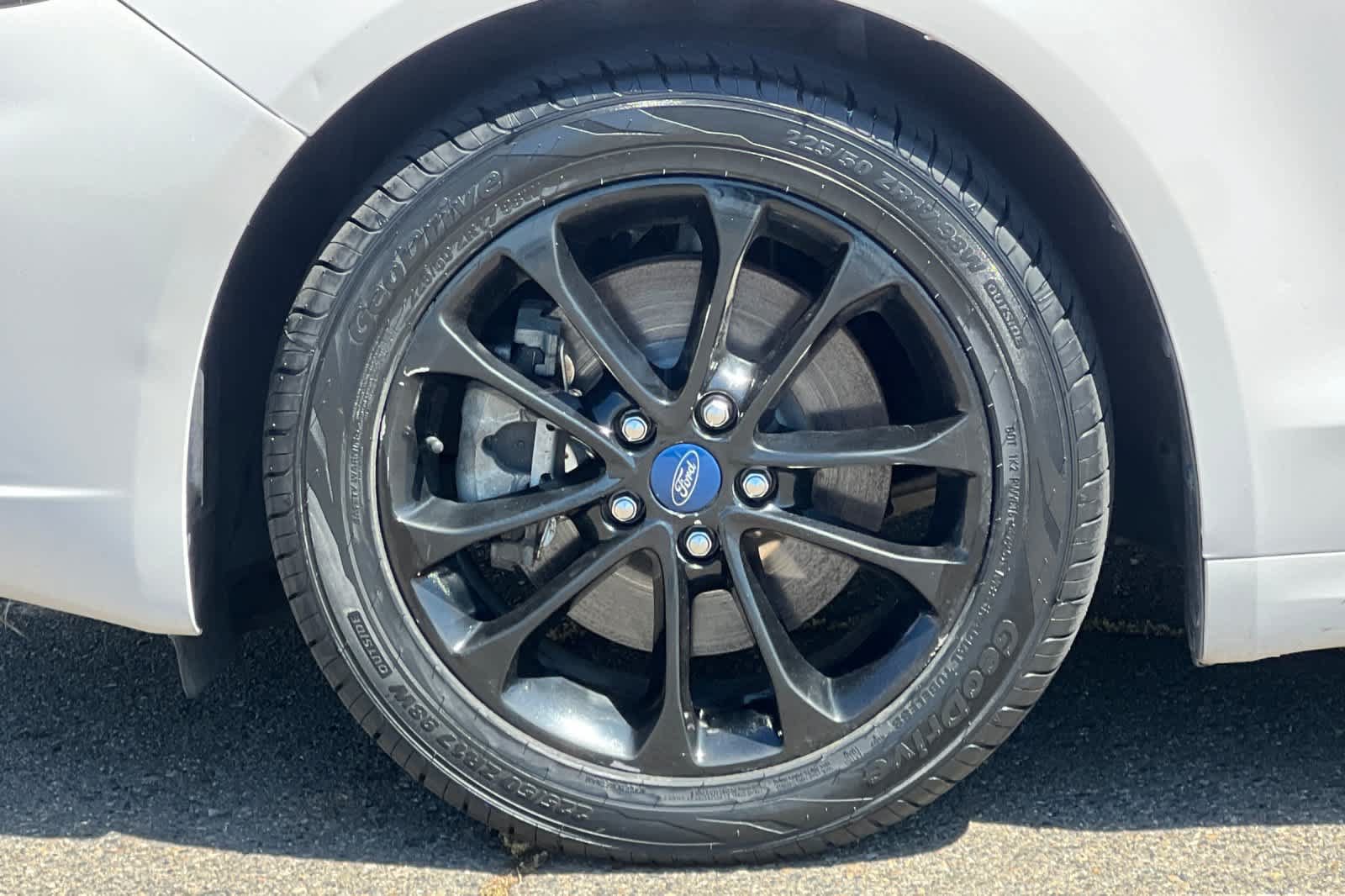Used 2019 Ford Fusion Energi Titanium FWD image 31