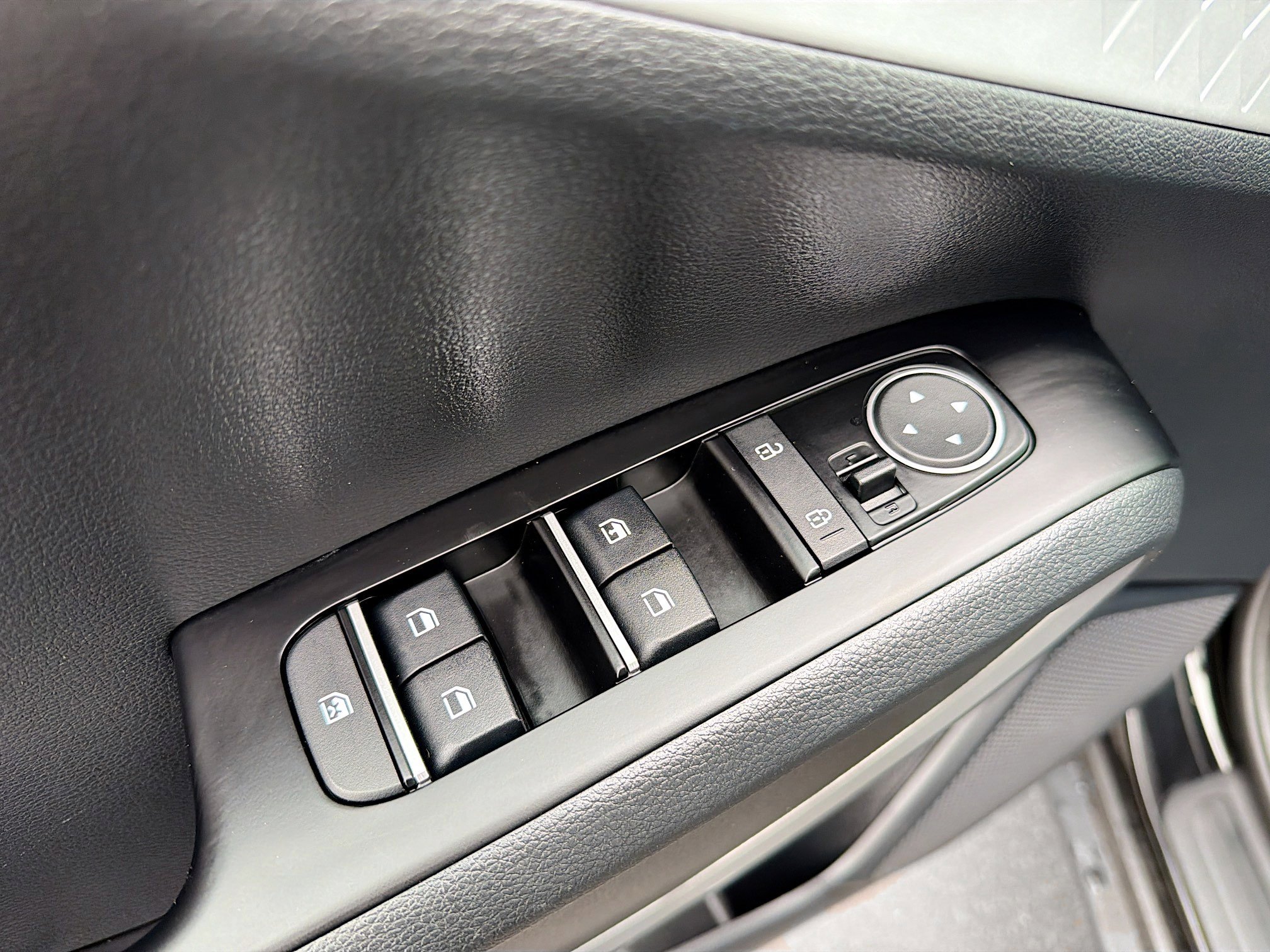 Used 2025 Kia Soul LX image 7