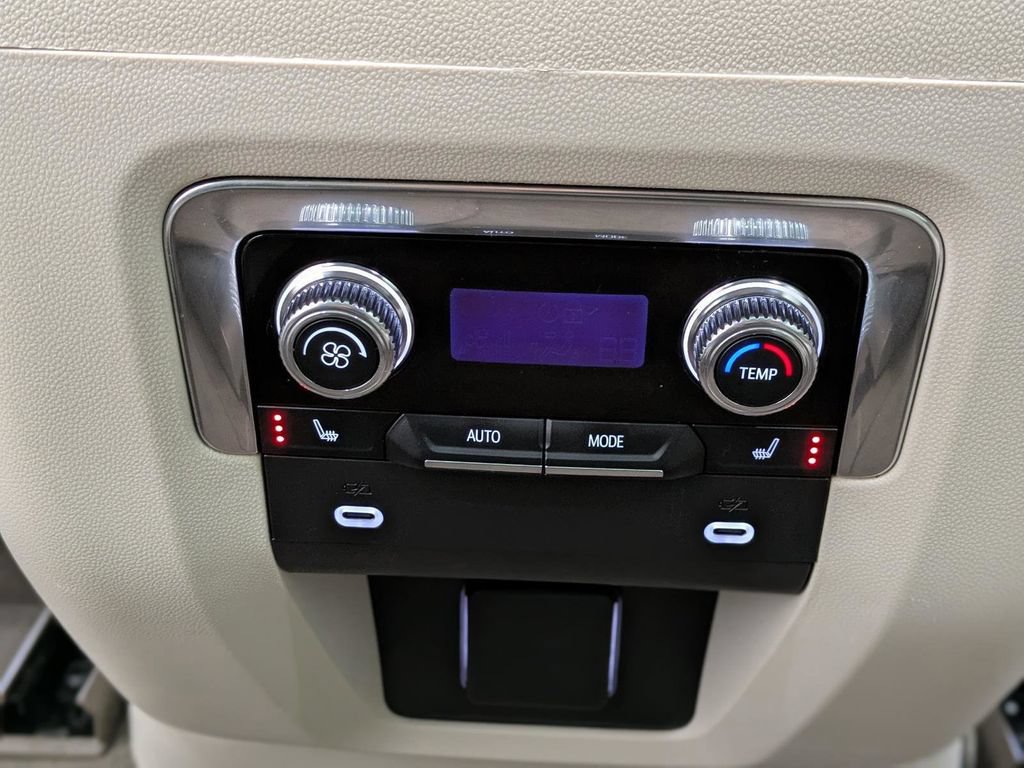 Used 2022 GMC Yukon XL Denali AWD/4WD image 17