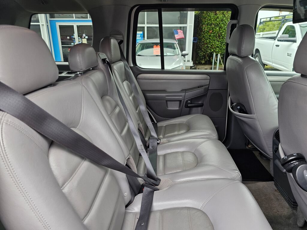 Used 2004 Ford Explorer XLT AWD/4WD image 15