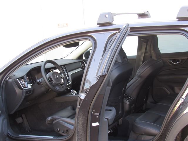 Used 2025 Volvo V60 B5 Cross Country Ultra w/ Protection Package Premier AWD/4WD image 13