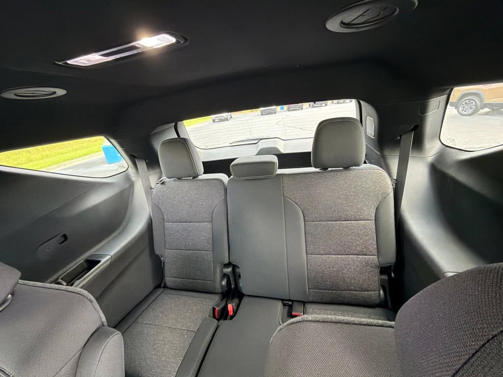 New 2026 Chevrolet Traverse LT w/ Driver Confidence Package AWD/4WD image 33