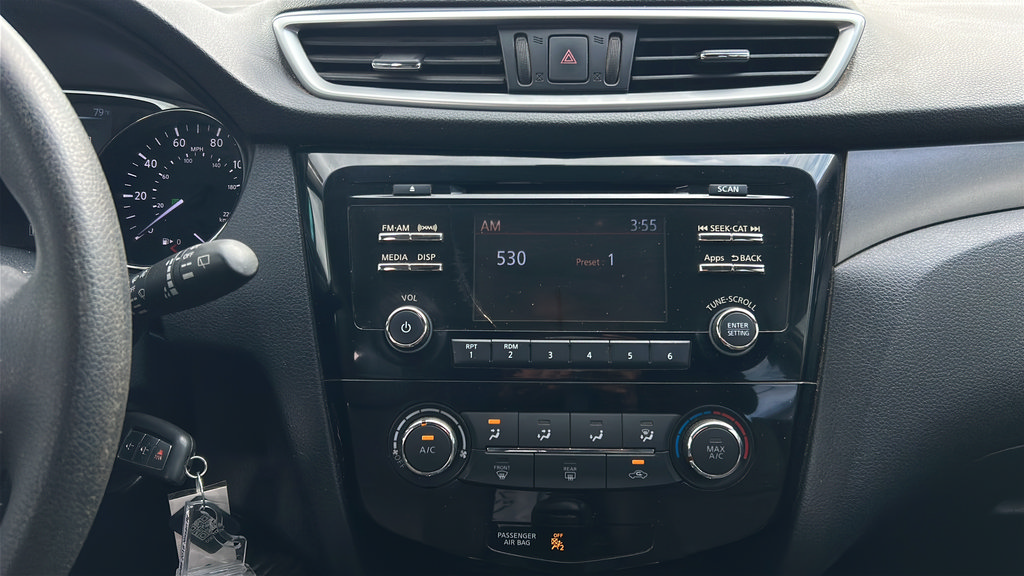 Used 2016 Nissan Rogue S FWD image 19