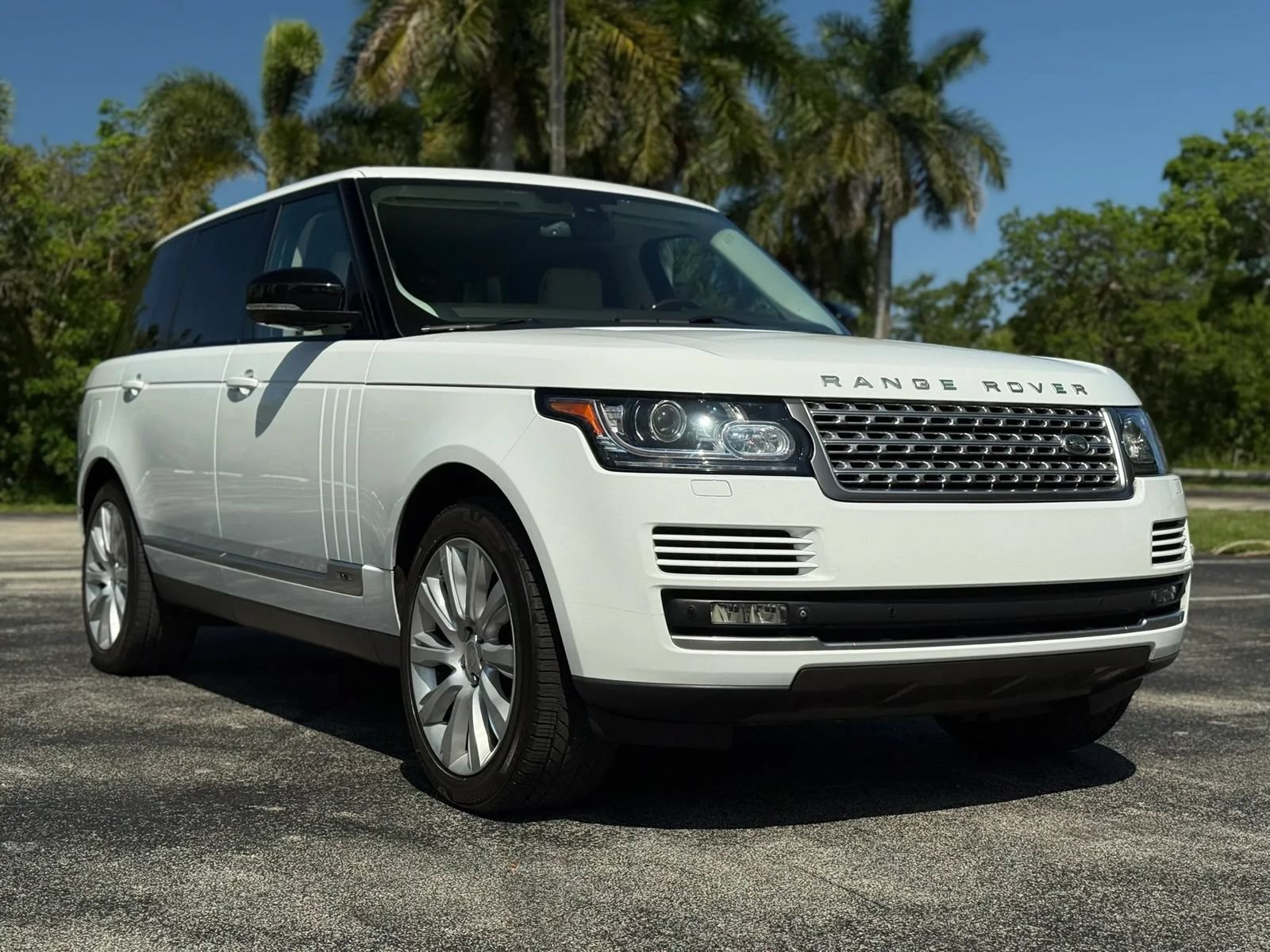 Used 2015 Land Rover Range Rover Long Wheelbase Supercharged AWD/4WD image 9