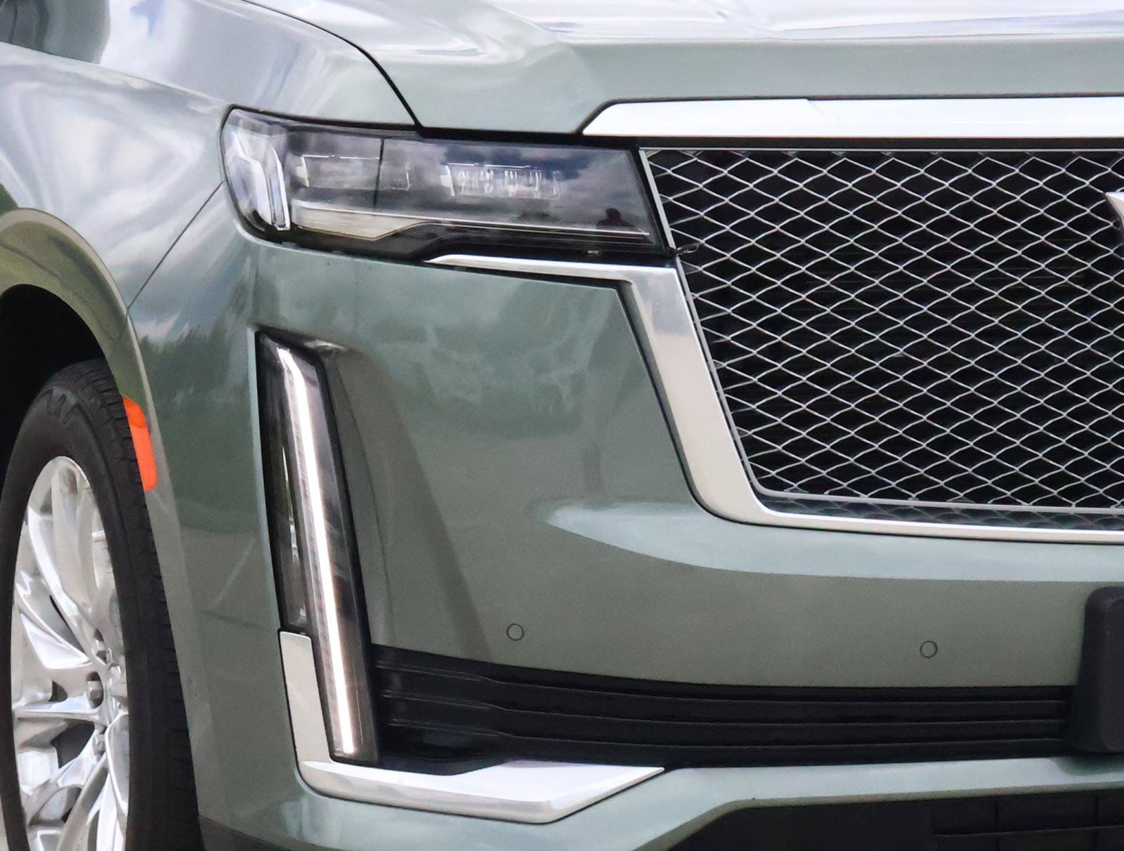 Used 2023 Cadillac Escalade Premium Luxury Platinum w/ LPO, Radiant Package AWD/4WD image 7