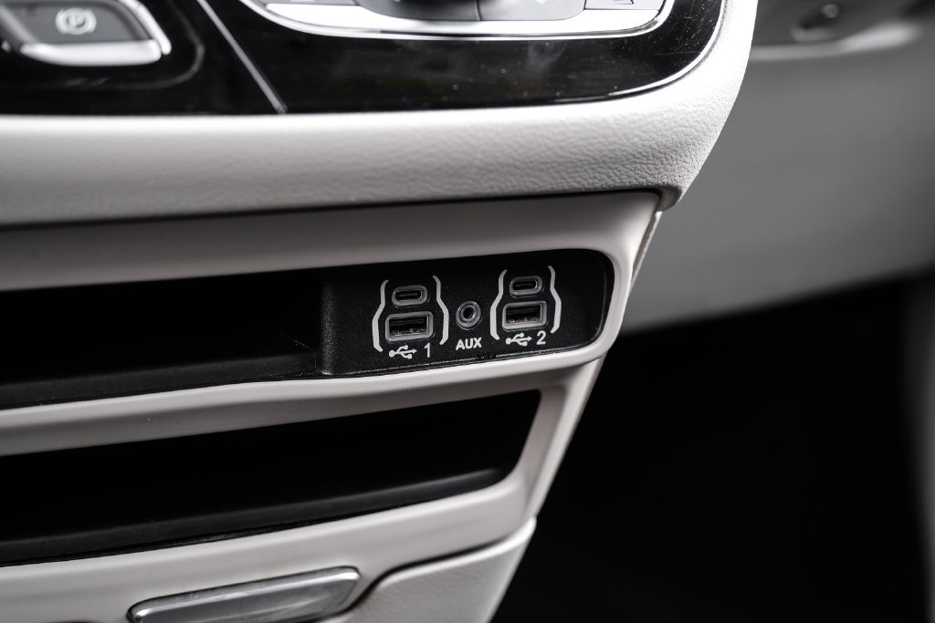Used 2024 Chrysler Pacifica Touring-L FWD image 36