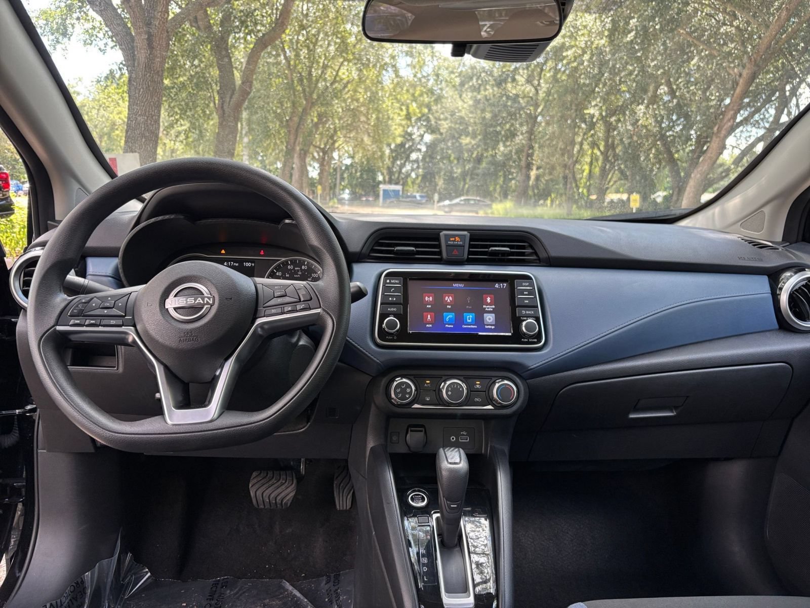 Used 2025 Nissan Versa SV FWD image 31