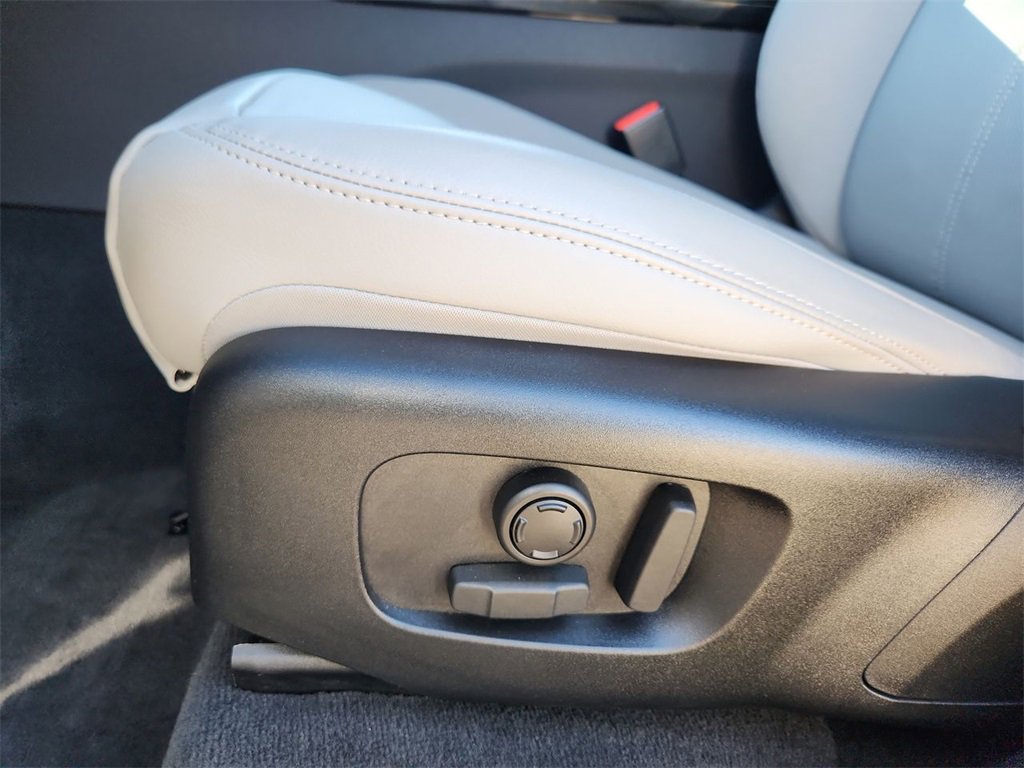 Used 2026 Land Rover Range Rover Velar Dynamic SE image 11